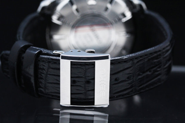 　1969年に誕生した世界初の水晶振動子を用いた腕時計「クオーツ　アストロン」。