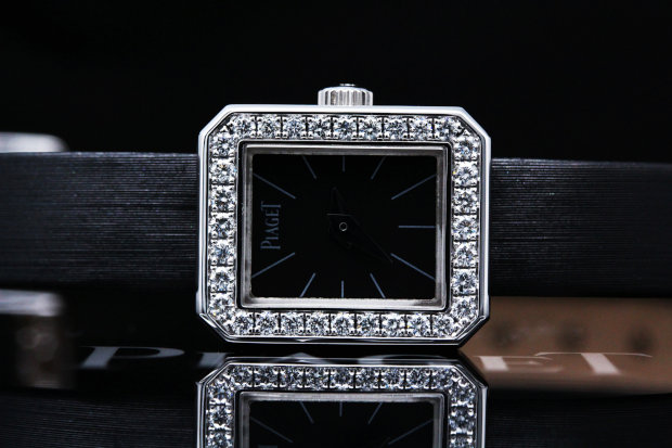 ジュエリーウォッチらしい華やさを感じさせるフェミニンな腕時計