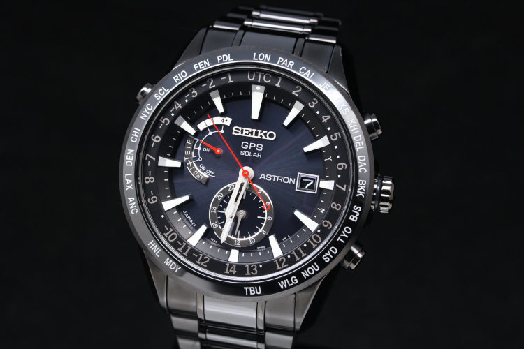 Brand  :  SEIKO Category : Men's Watch Product Name :  Astron SBXA047  Size of case :  47 mm (excluding crown) Length of belt : 20 cm Material :  Ceramic (bezel), Titanium Movement :  Solar powered Quartz